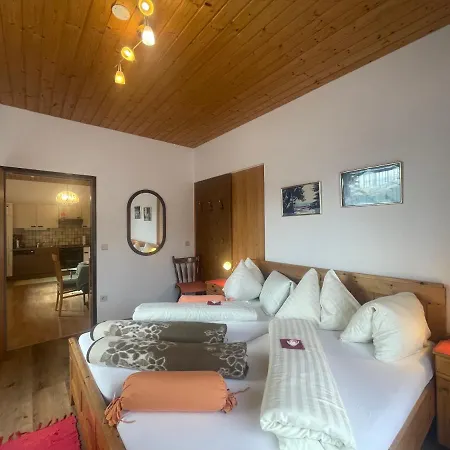 アパート Im Haus Sonnleiten Am Weissensee テヘンドルフ